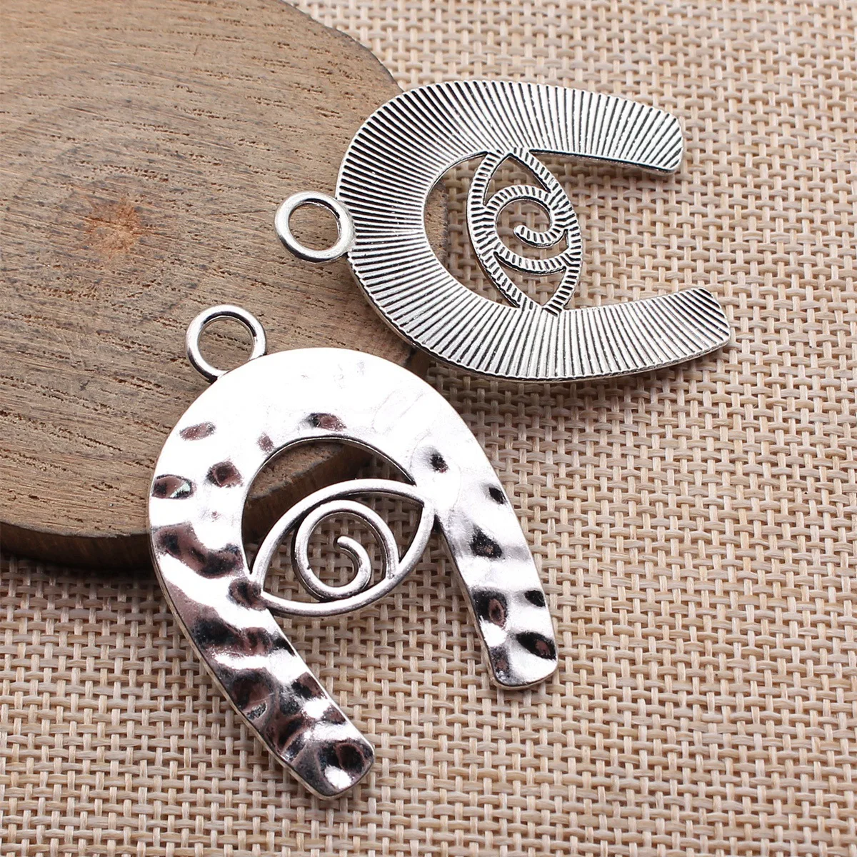 

10 шт. 46x34 мм (1,81x1,34 дюйма) подвески-подковы с полым глазком, цвет античное серебро, для изготовления ювелирных изделий своими руками