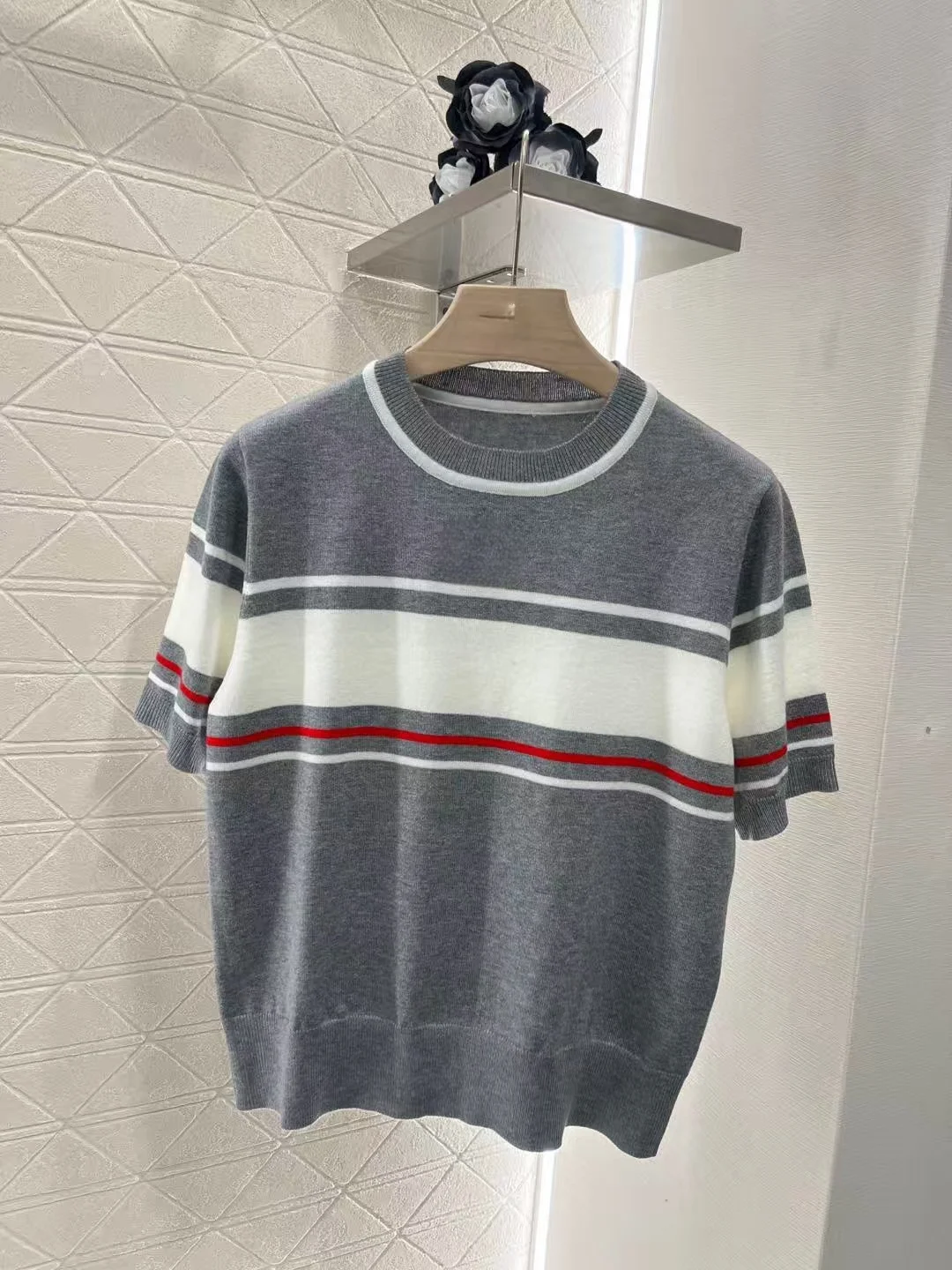 Customized High-End Women's round Neck Striped Knitted Shirt Short-Sleeved Elegant Fashion Top for Professional Settings