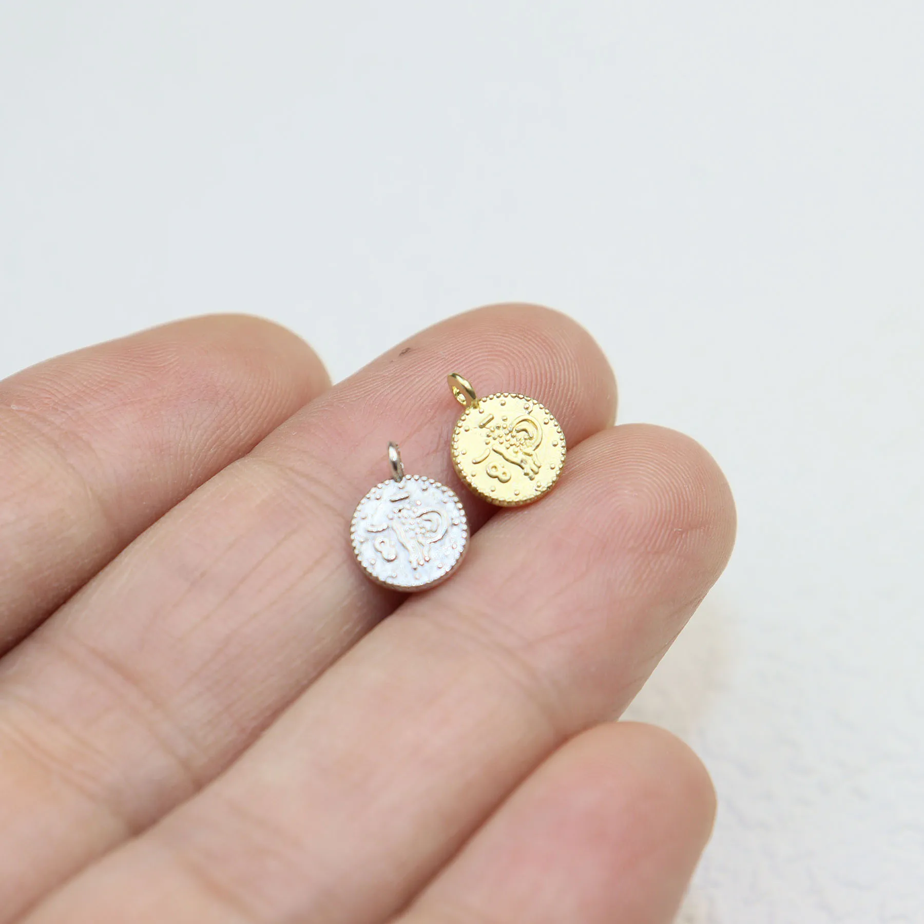 Eruifa 20pcs 8mm Mini Coin Plated Zinc Alloy Charms Pendant Jewelry DIY Handmade 2 Colors