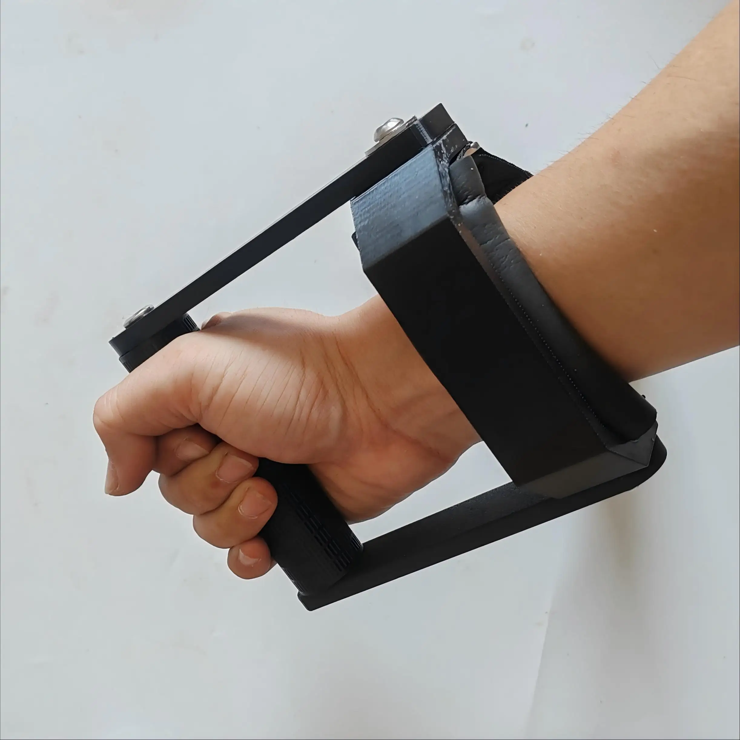 Kabelzuggriff für seitliche Hebeübungen – Schultertraining für die mittlere und hintere Deltamuskelstärkung im Fitness-Studio – Detail 2