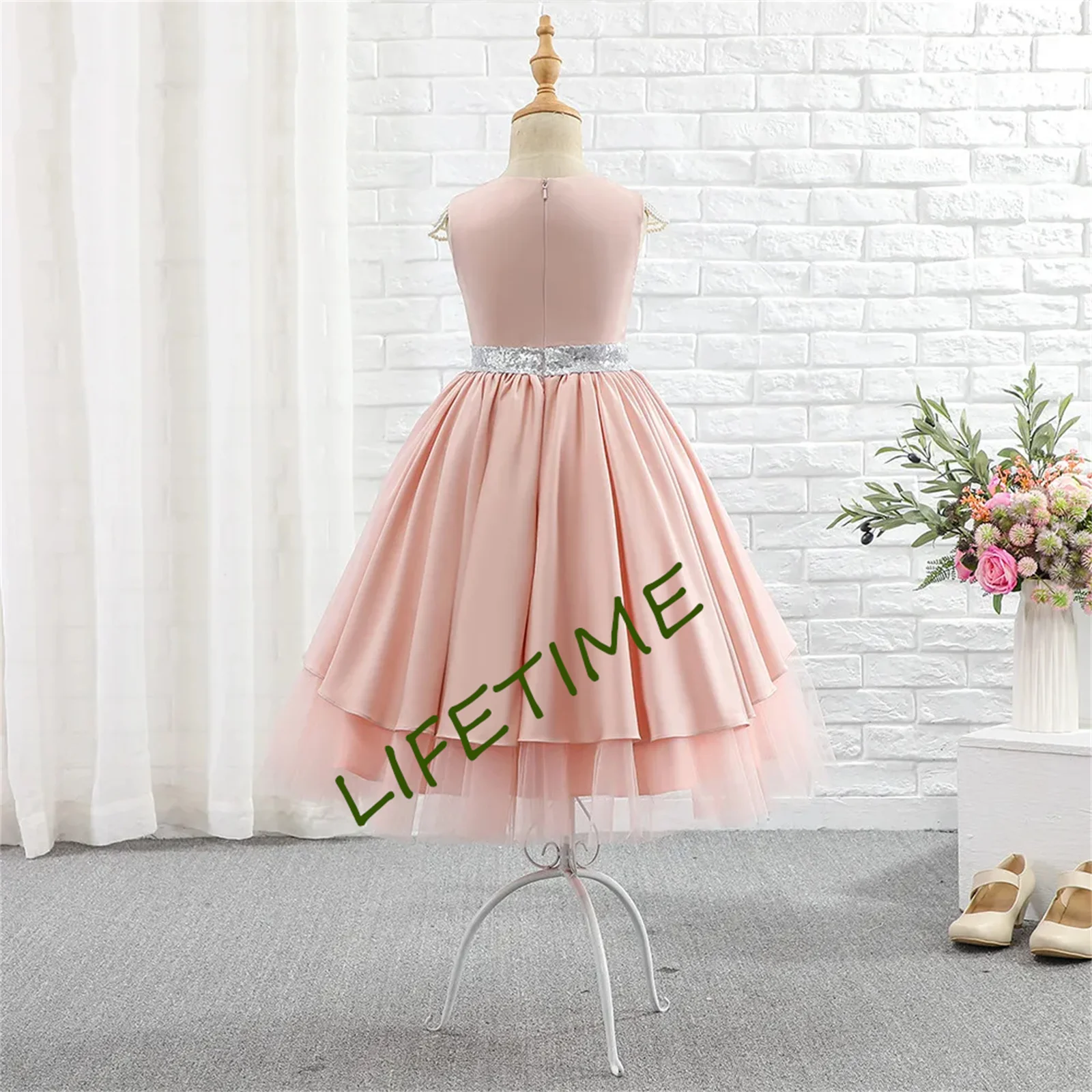 

2024 A-Line Cute Flower Girl Dresses Pearls Beading Shoulder Layers Evening Dress Kid Sequin Sashes Ball Gown Vestidos