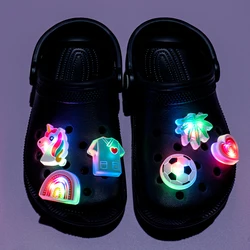 1 pz LED ciondoli per scarpe luminose decorazioni per scarpe spille per donna uomo unicorni gufo incandescente sandalo accessori regalo per bambini fibbia per zoccoli