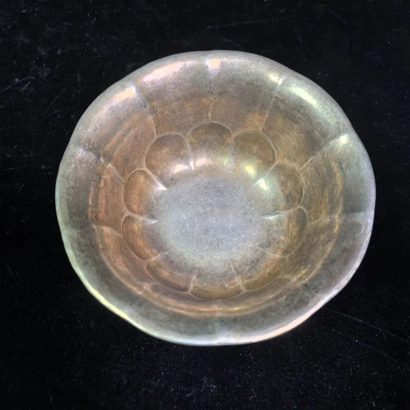 

Antique-Style Handicrafts Pure Copper Silver-Plated Tang Dynasty Zhen Guan Bowl Inner Petal-Shaped Craft Ornament