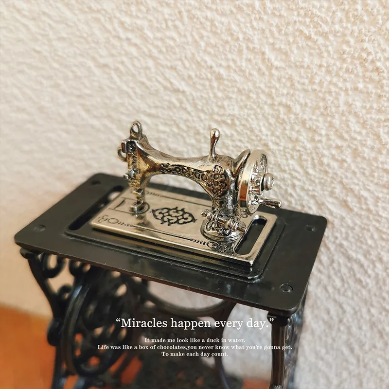 Miniature food toy scene model, doll house accessories, nostalgic retro clothing store, mini sewing machine head