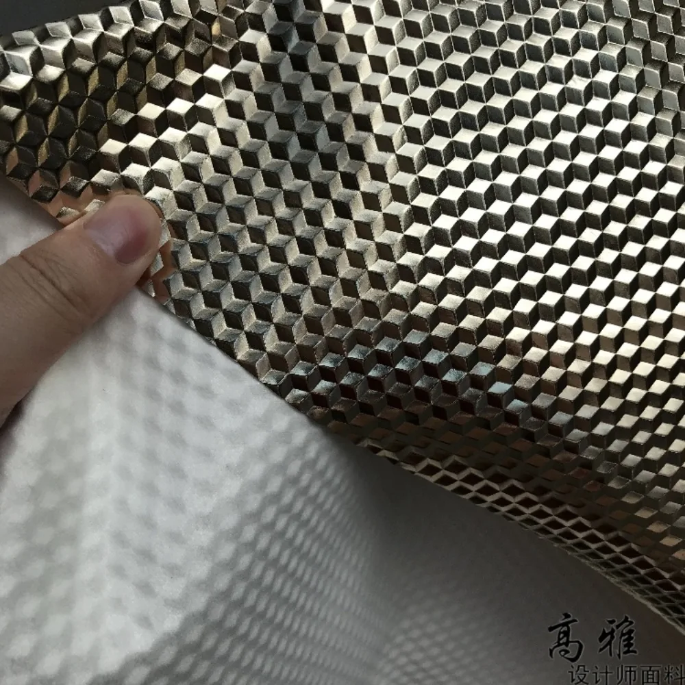 

Золотая 3D-сотовая форма, металлическая кожаная ткань, дизайнерская ткань для одежды, водонепроницаемая, креативная, из искусственной кожи