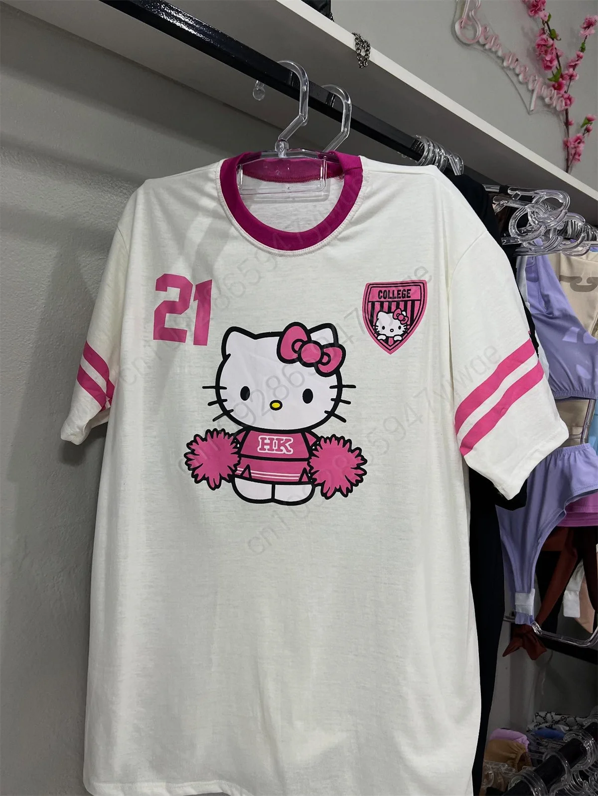 كلية نمط مرحبا كيتي جيرسي ملابس رياضية تي شيرت عصري الشارع الشهير قصيرة الأكمام الخريف جديد المرأة الجرافيك تي شيرت