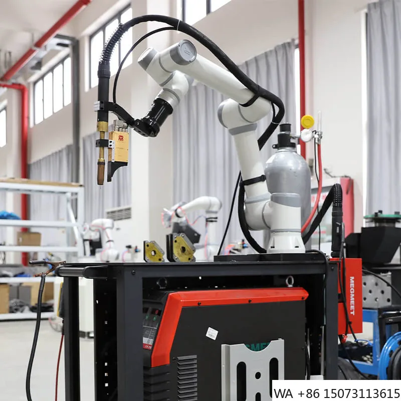Braccio robotico collaborativo completamente automatizzato: per saldatura e taglio industriali
