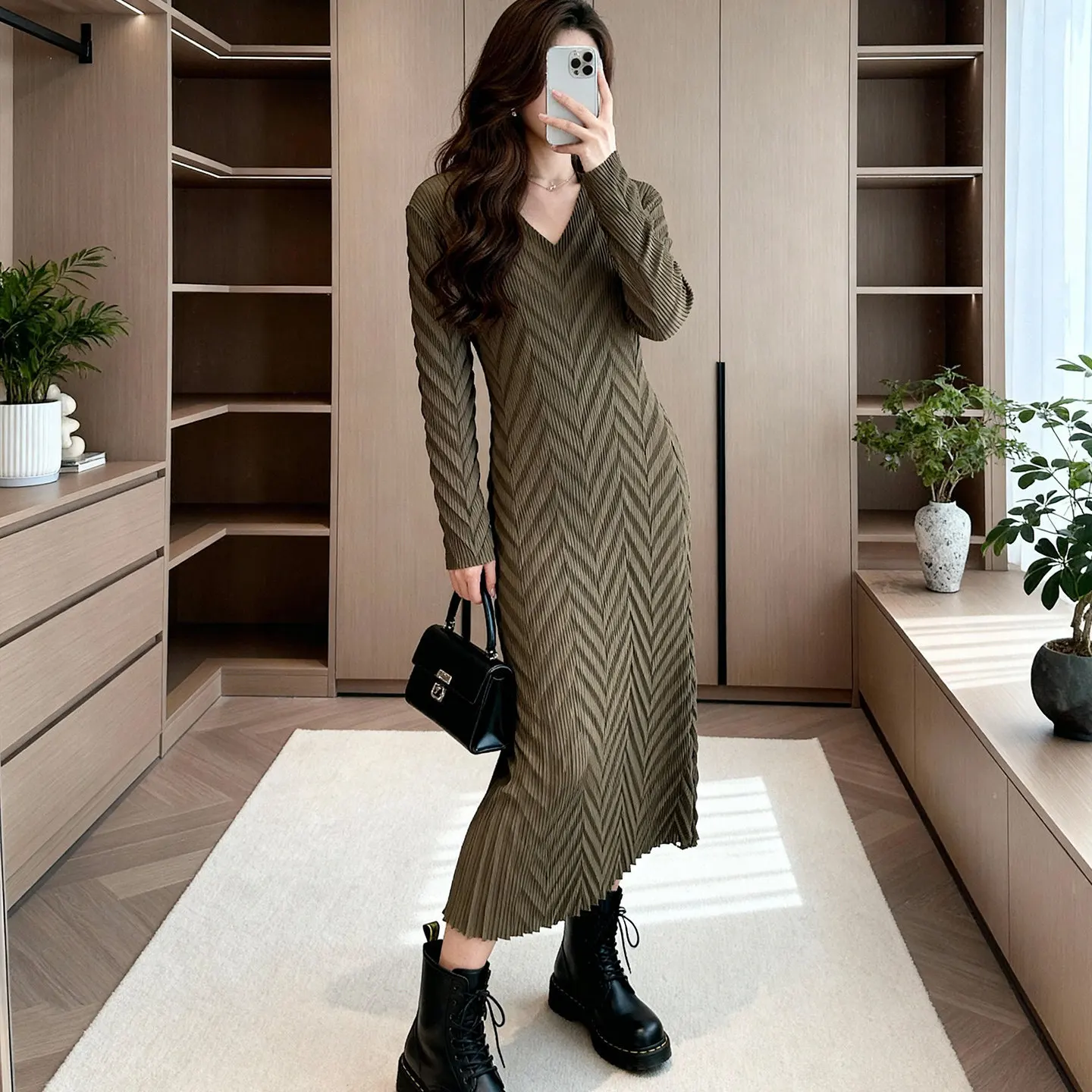 

Плиссированное платье Miyake, новинка весна-лето 2026, однотонное, с V-образным вырезом, простой дизайн, модное, свободное, повседневное, женское.