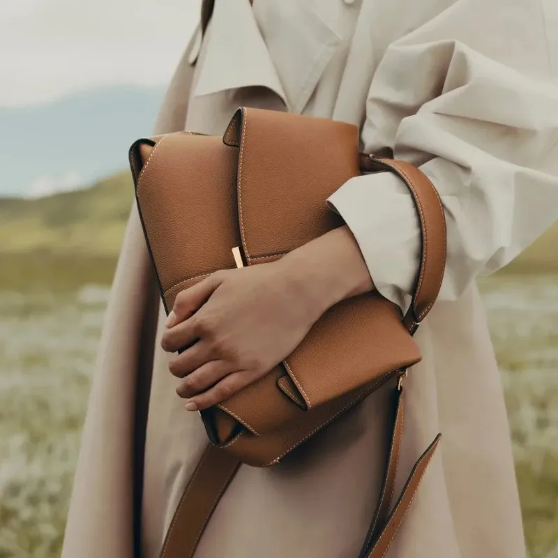 

1 шт. Элитная кожаная сумка-смайл с плиссированным дизайном, большая вместительная сумка через плечо для ежедневных поездок на работу.