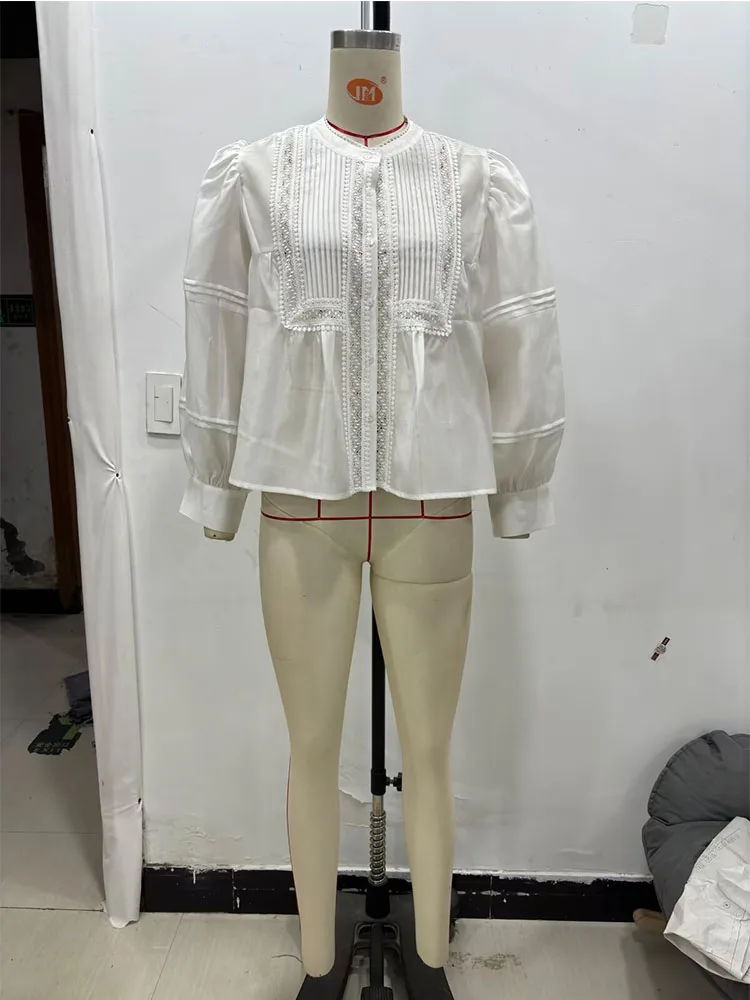 قمصان نسائية صيفية من الدانتيل بلوزات علوية موضة 2025 ذات ثنيات متينة ورقبة دائرية مطرزة ملابس نسائية أنيقة للشارع #3