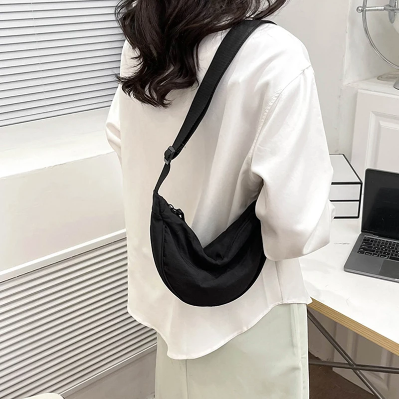 Nylon Crossbody Bag Bag Female 2024 New Tide Dumpling Bag Lightweight Small Satchel Armpit Bag Simple Shoulder Canvas Bag