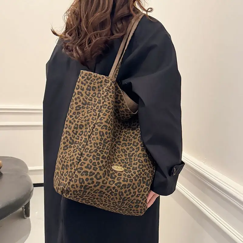 

Женские сумки-тоут большой вместимости, сумка подмышки, повседневные модные сумки для покупок, простые универсальные классные сумки для девочек, дизайнерская сумка