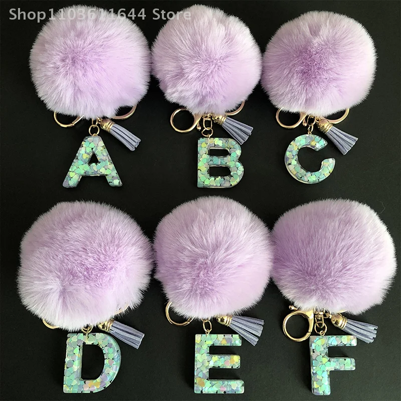

Очаровательный блестящий брелок с инициалами, сверкающая смоляная подвеска с алфавитом и пушистым подвеской в виде буквы для девочек, сумки, рюкзаки, аксессуары
