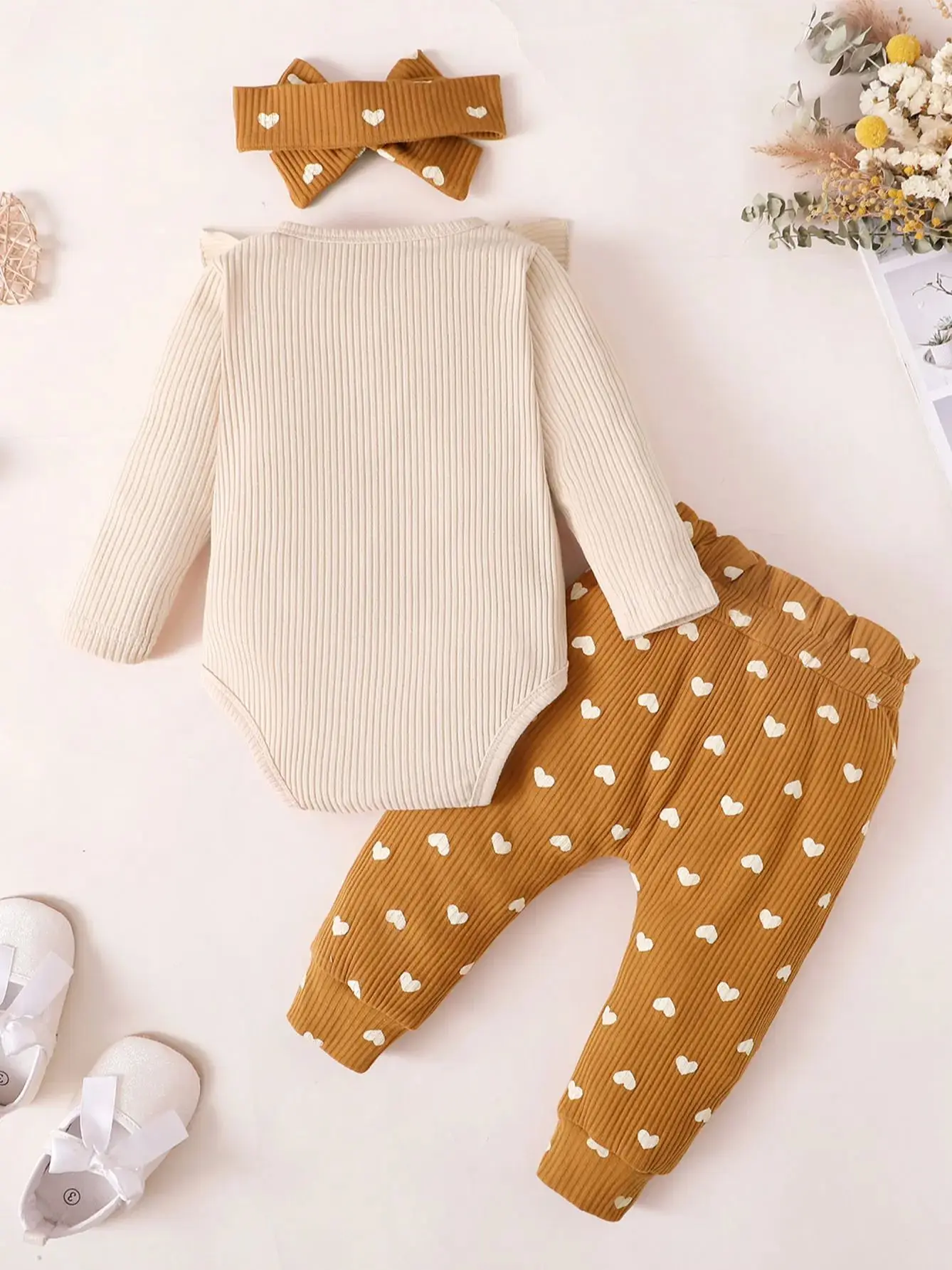 0-2 Year Old Newborn Baby Gilr Spring and Autumn Round Neck Long sleeved jumpsuit with Love Printed Pants Fashion Set