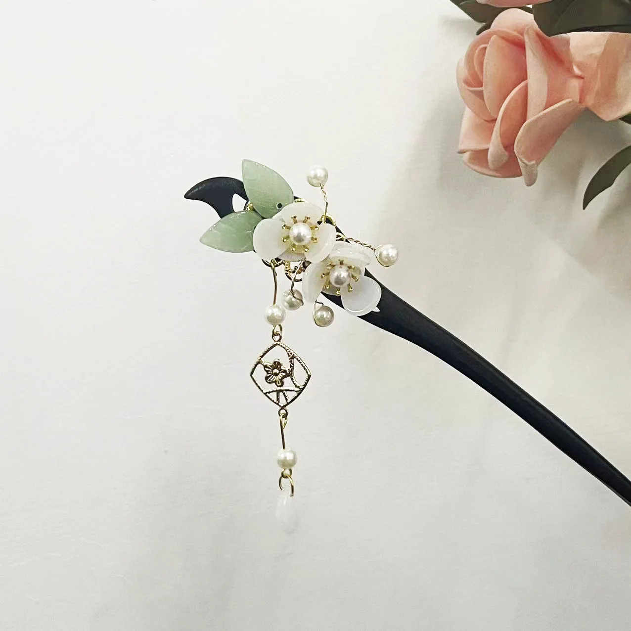 2024 New Style Metal Bell Orchid Hairpin Girls Wooden Hair Stick Chineses Costume antico Pearl Hanfu accessorio per capelli