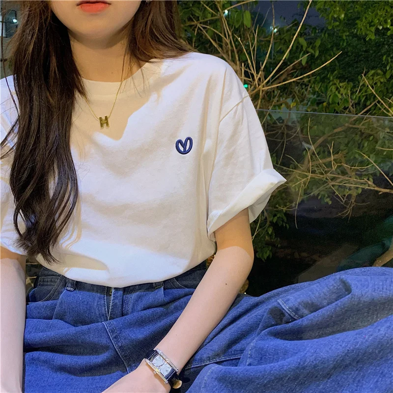 White Short sleeve Women Spring and Summer New 2023 New Embroidery Simple Design Loose Ins Bottoming Shirt Top