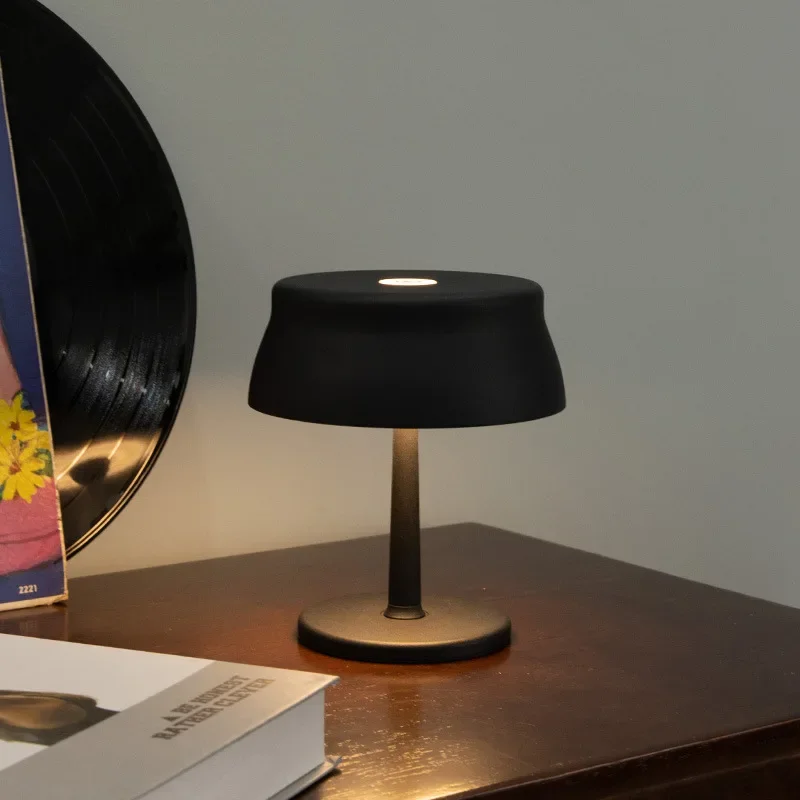Nice Light หรูหราตกแต่งโคมไฟตั้งโต๊ะห้องนอนไฟกลางคืนชาร์จ Usb