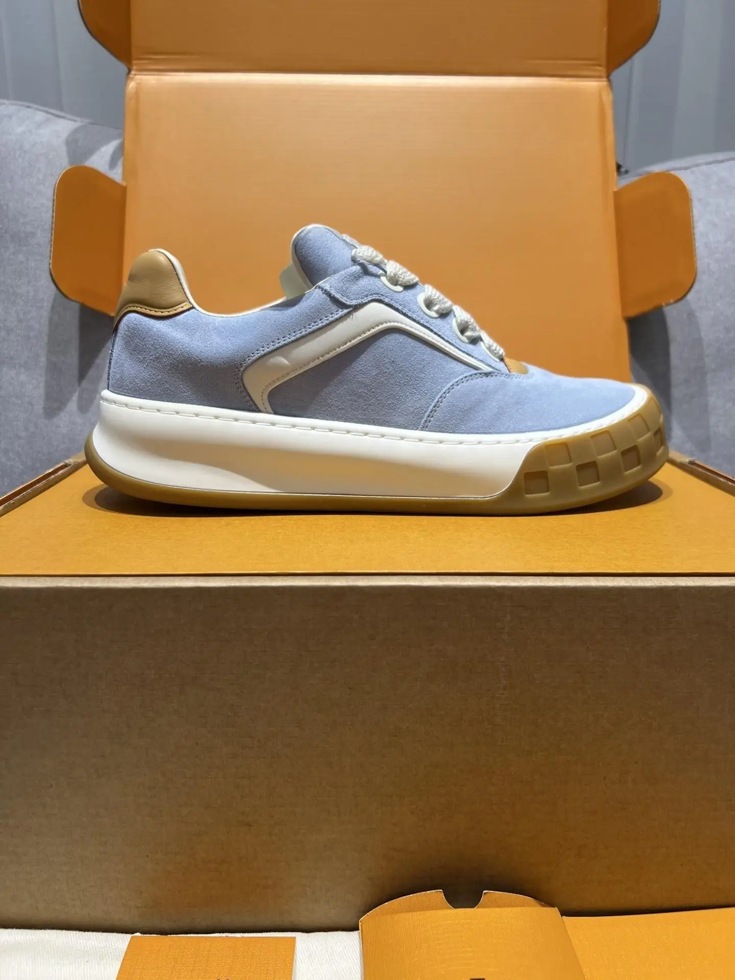 Unisex Light Blue Suede Skate Sneakers, Thick Grid Rubber Sole Wide Lace Up Panel Stitching Street Casual Board Shoes