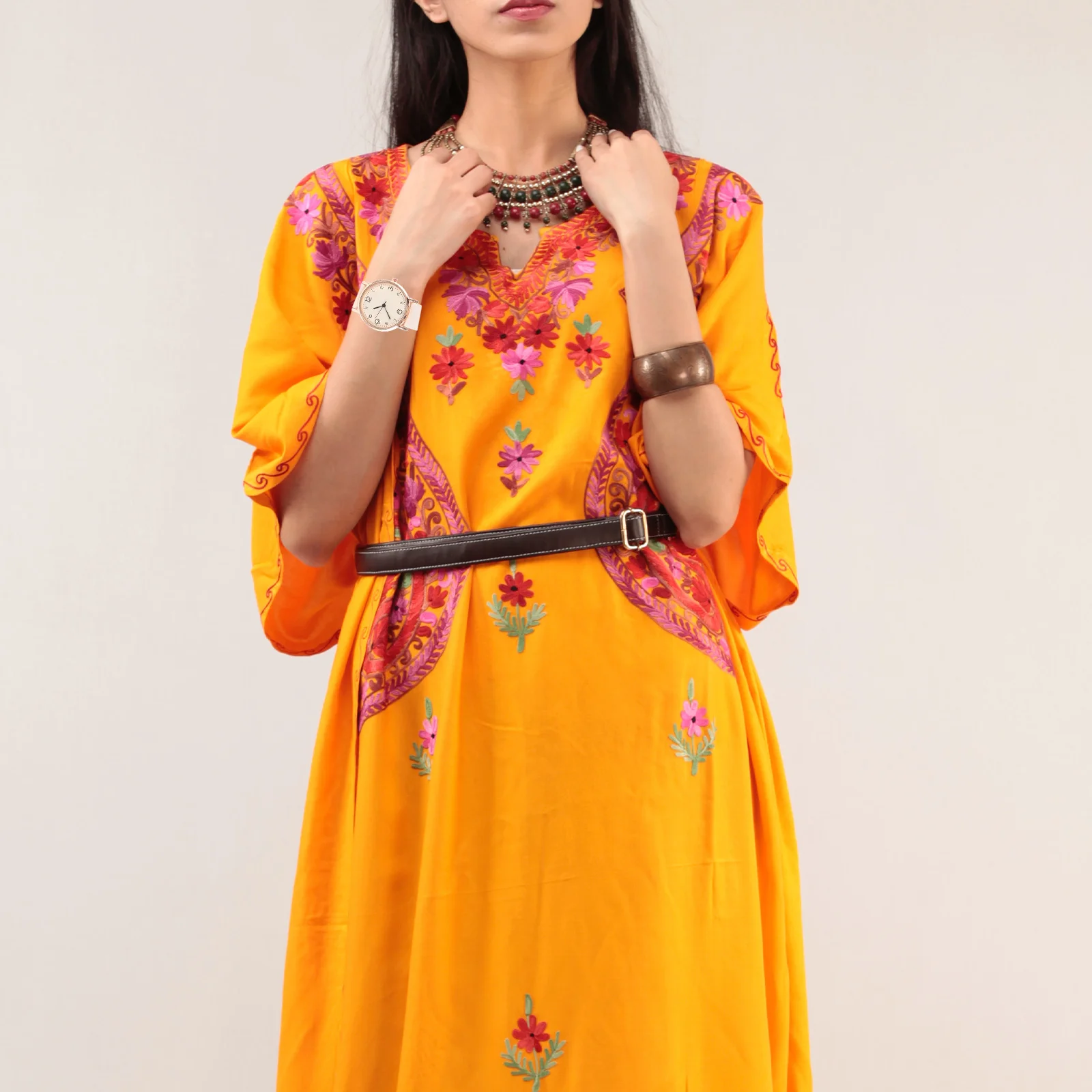 ساعة كوارتز للنساء، ساعة نسائية بتصميم سطح بسيط، حزام من البولي يوريثان، مريحة في الارتداء، بيج مناسب لأي مناسبة #4