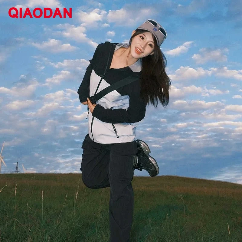 سترة QIAODAN Shanshen PRO ذات هيكل صلب للنساء 2025 معاطف تسلق الجبال الخارجية المقاومة للرياح والماء QXFCF2244017R #3