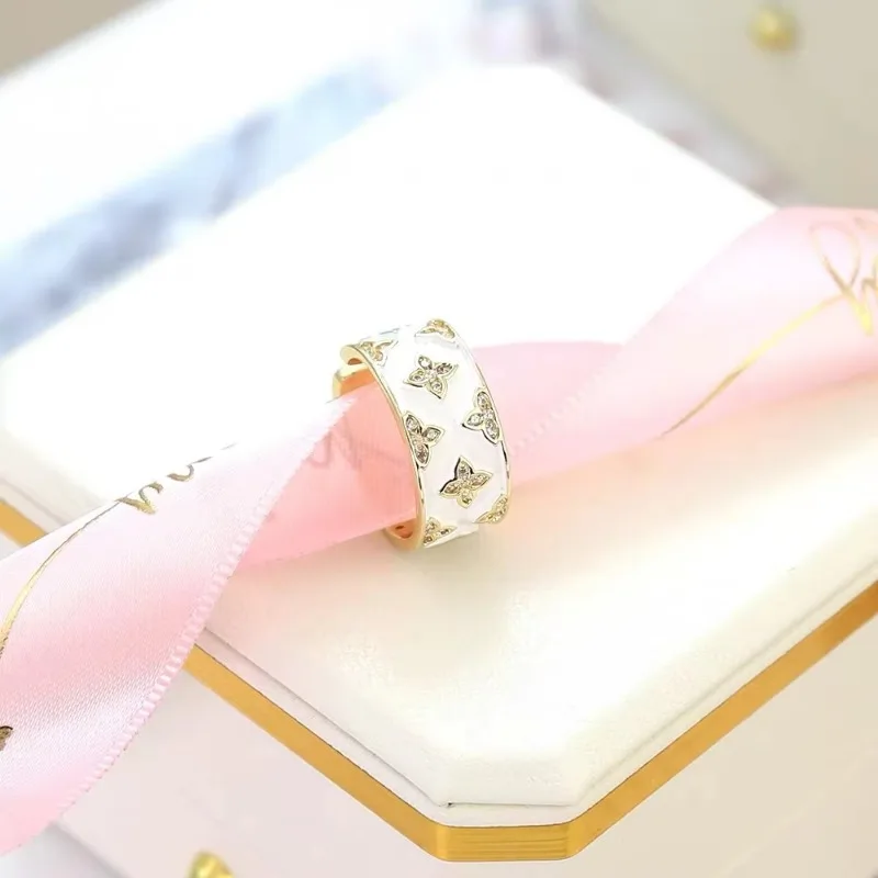 New four-leaf flower ring female niche design senior sense network red everything with light luxury index finger ring