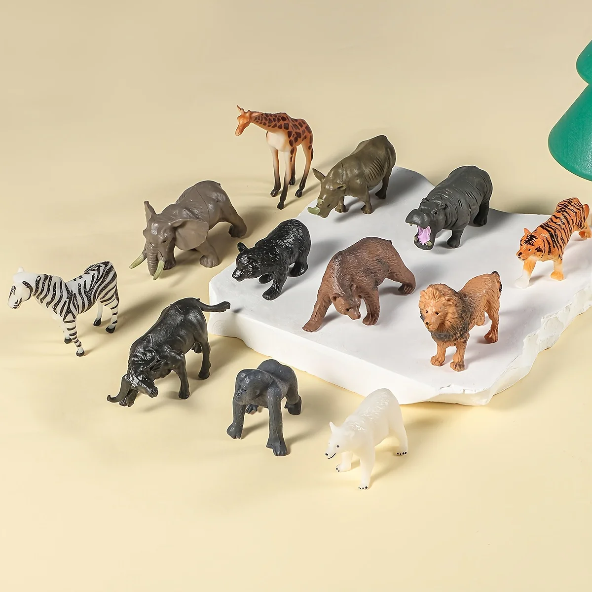 12 sztuk realistycznych figur zwierząt dzikich - miniatury PVC Jungle Safari na Boże Narodzenie, urodziny, Halloween - zawiera girafę