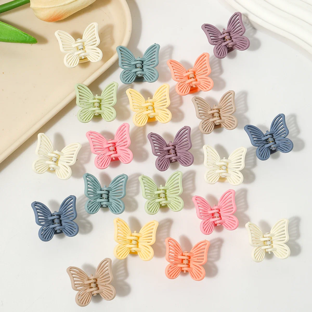 20pcs Women's Multi-Color Plastic Frosted Butterfly Cute Mini Claw Clip Random Color Hair Accessories