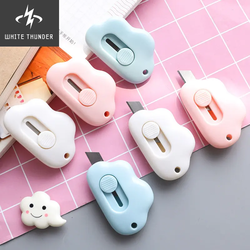 2Pcs Mini Cloud ชุดมีดอัตโนมัติ Rebound ใบมีดเหล็กเครื่องทำลายเอกสารเปิดสำหรับตัวอักษรกล่องห่อตัดโรงเรียน F359