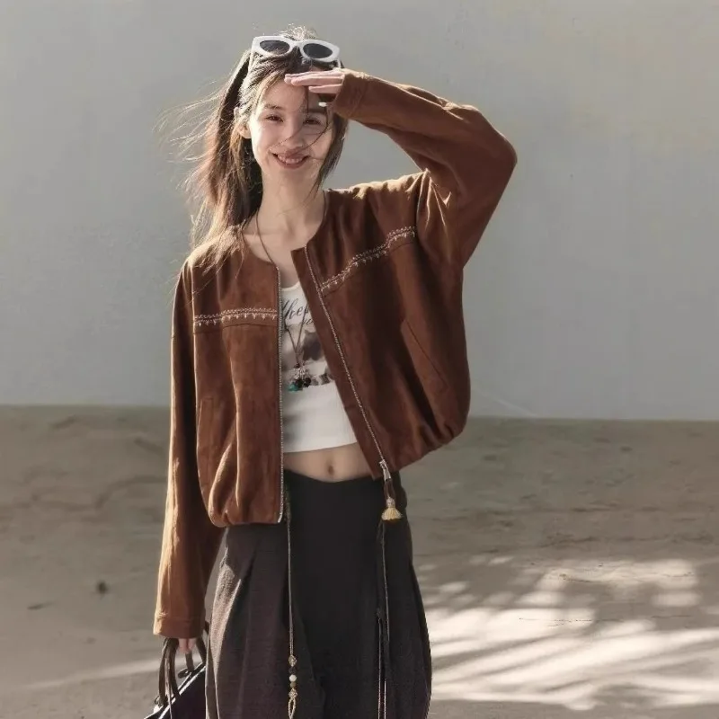 A Round-neck High-end Design Coat for Women, A Stunning American Retro Loose and Casual Jacket for Short Women in Spring Fashion