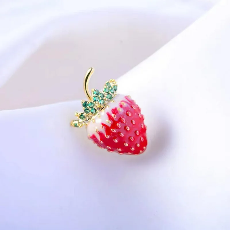 Sweet Red Strawberries Fruit Brooch Pins for Women Girls Fashion Grape Crystal Enamel Wedding Party Coat Dress Jewelry Gifts