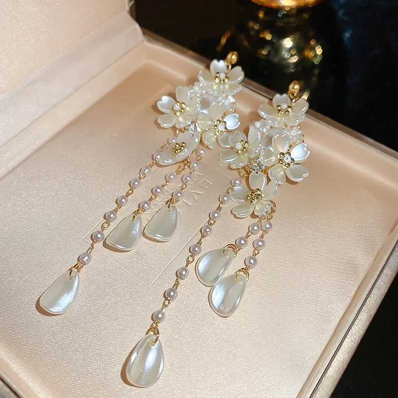 Kaitin Intarsien Strass Perle Quaste Ohrringe für Frauen Romantische Blume Quasten Tropfen Ohrringe Pendler Einfarbig Schmuck