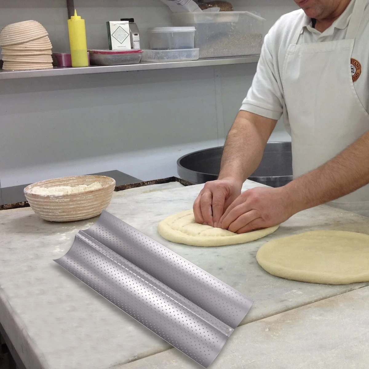 

Creative Wavy Design 2 Slots Baking Mold Non-Stick French Bread Rack Easy Clean Baking Tool for Home Kitchen Black