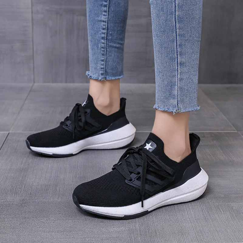 

2025 New men's sports shoes with breathable popcorn mesh ultra-light and soft soles that feel like stepping on feces