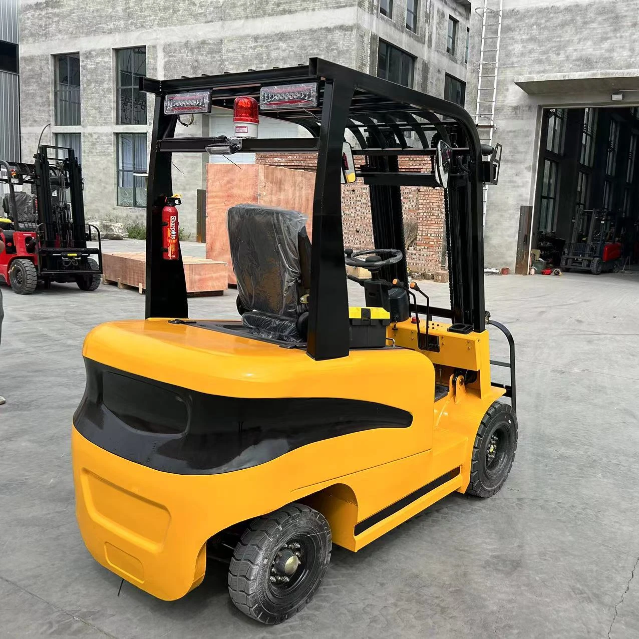 Electric Forklift 1.5 Tons Four-Wheel Ride-on Stacker Lift 2 Tons Hydraulic Small Portable Handling Loading and Unloading Truck