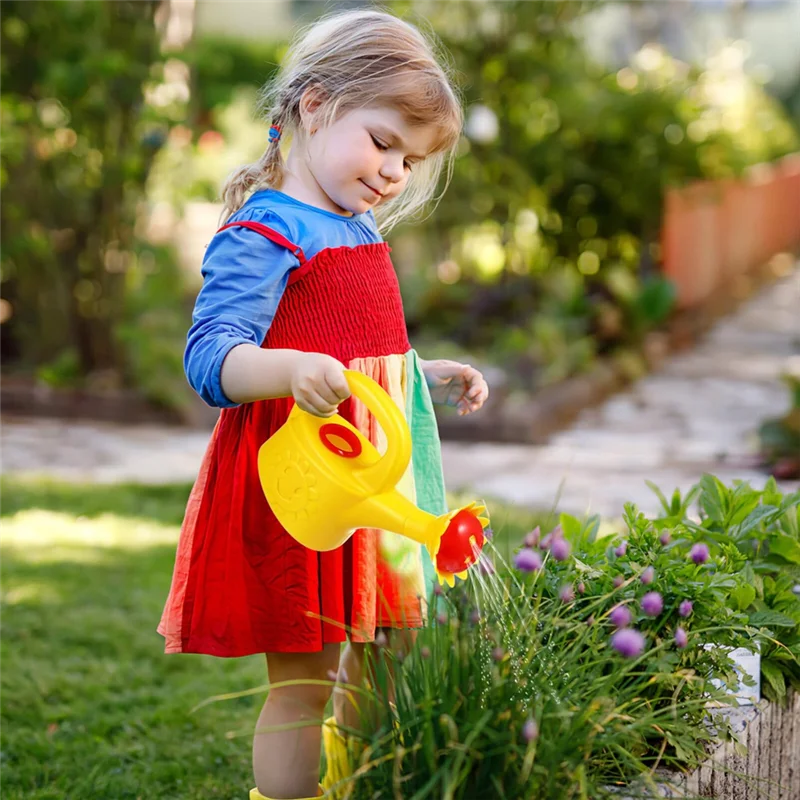 AT44-4PCS Plastic Watering Cans Chicken Watering Garden Play Watering Cans Kids Beach Bath Watering Cans Random Color Durable