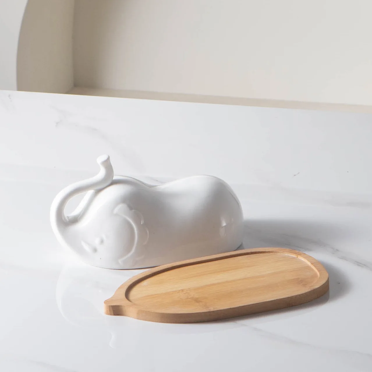 

Butter Plate Elephant Shape Butter Dish with Ceramic Lid Simple Wooden Plate Household Tableware for Restaurant Hotel