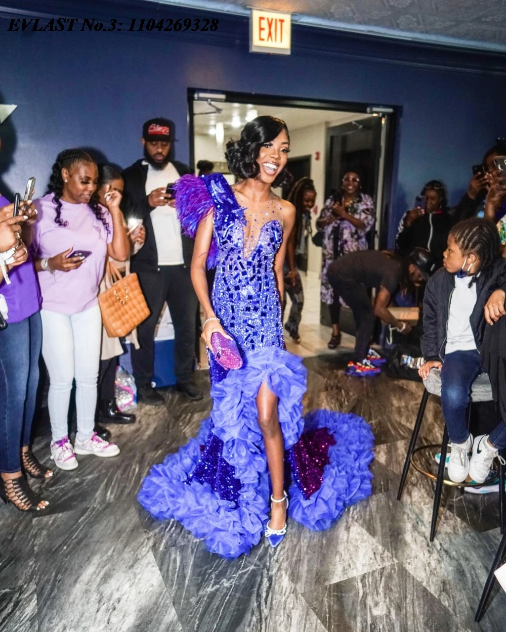 EVLAST 사용자 정의 반짝이 2025 로얄 블루 댄스 파티 드레스 프릴 크리스탈 페르시 흑인 여자 여자 특별 행사 파티 가운 E3P348
