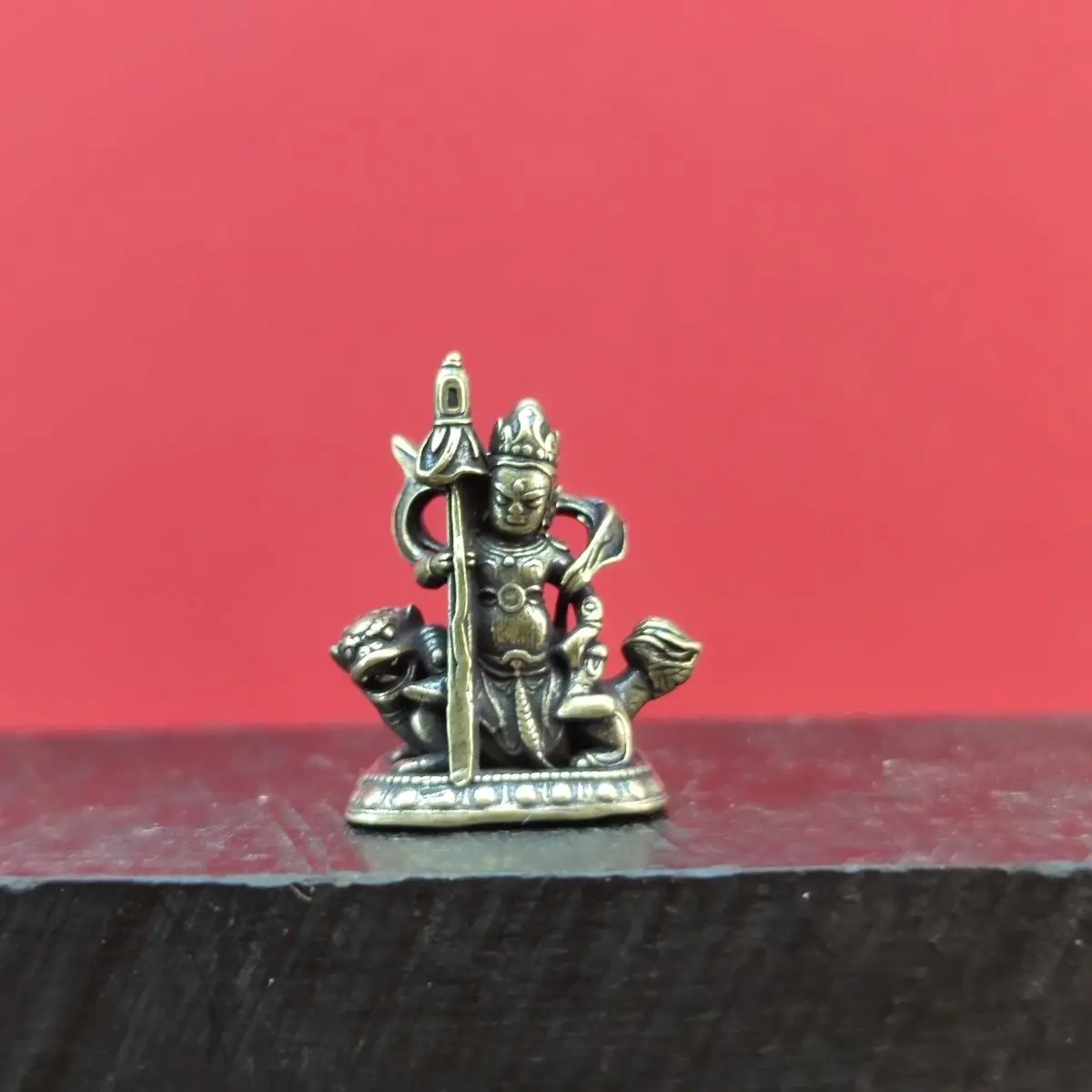 Ornement de statue de bouddha Vaishravana en laiton - Statue de bouddha de divinité gardien de tradition pour une offre de bon augure et une affichage décoratif