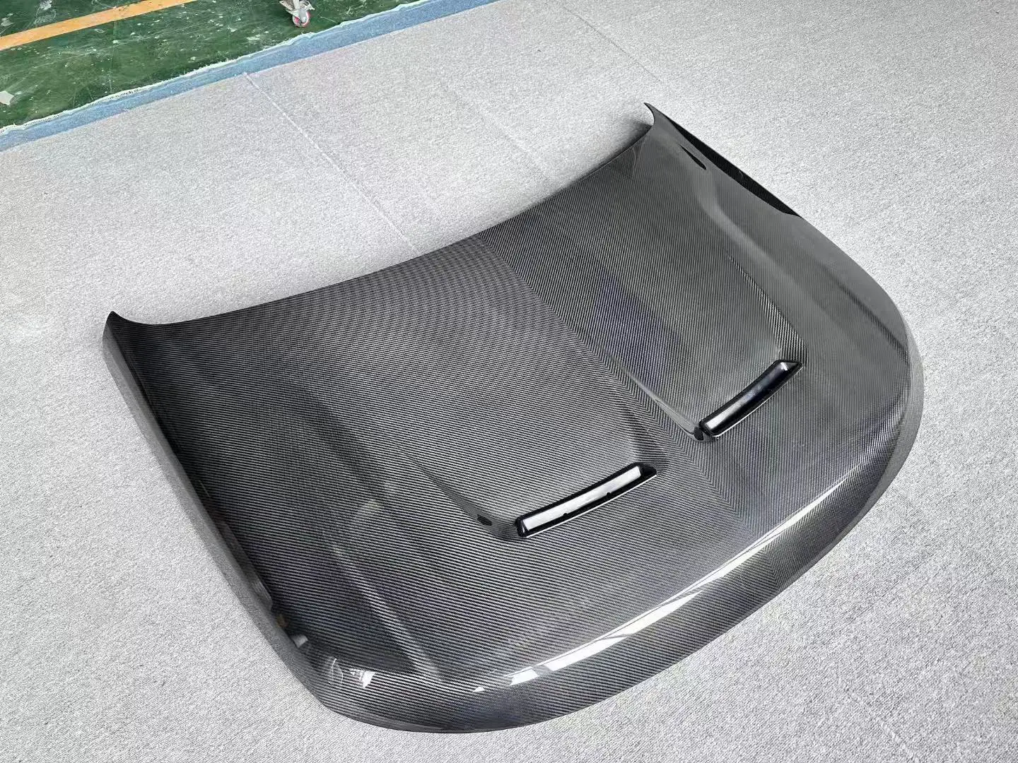 Factory New High Quality Dry Carbon Fiber Hood for Range Rover Sport