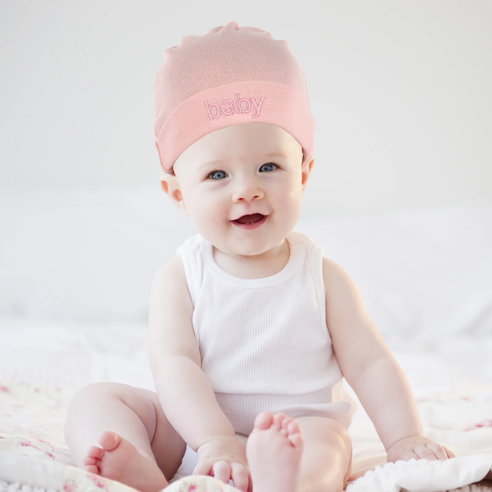 

1Set Newborn Hat Set Anti-Scratch Gloves Baby Sock Kit Adorable Cotton Hand Covers Winter Accessories 0-6m Baby Hat