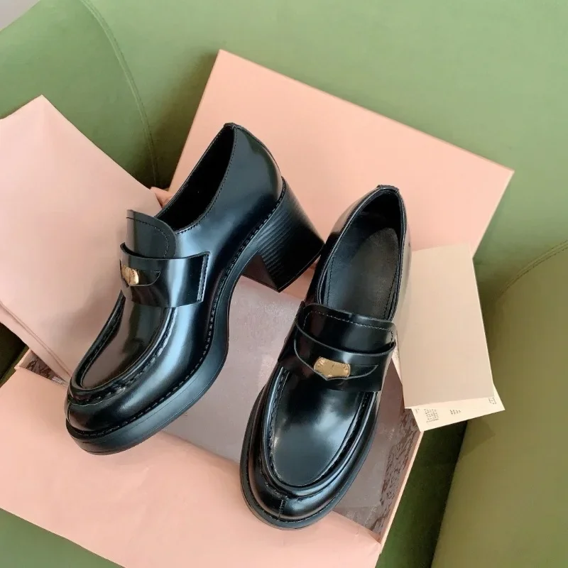 MiugaNiche, zapatos torpes de tacón alto con monedas doradas, zapatos de cuero de estilo británico con punta redonda, zapatos planos de verano versátiles poco profundos
