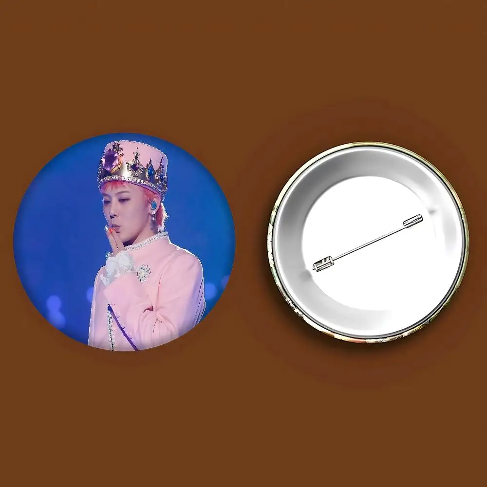ستار G-Dragon 58mm اليدوية بروش الكرتون تأثيري شارة على ظهره مجوهرات اكسسوارات هدايا