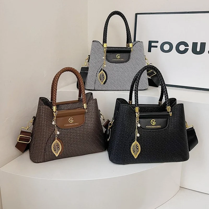 

Women's One Size Flap Shoulder Bag Middle Aged and Young Fit Fashionable Durable Daily Carry Ladies Handbag