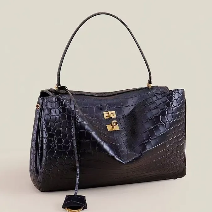 2026 New Crocodile Pattern Tote Bag Large Capacity First Layer Cowhide Soft Leather Lock Bag Relaxed old-money style Handbag