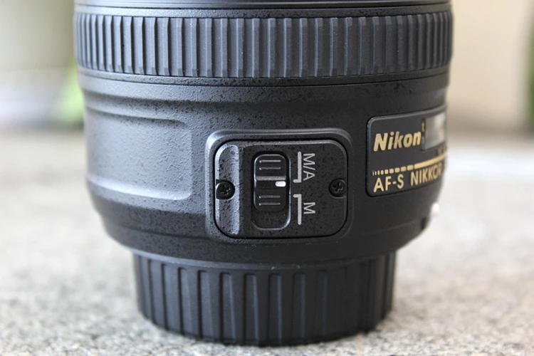 Nikon AF-S DX NIKKOR 18-105mm f/3.5-5.6G ED Vibration Reduction Zoom Lens with Auto Focus for Nikon DSLR Cameras