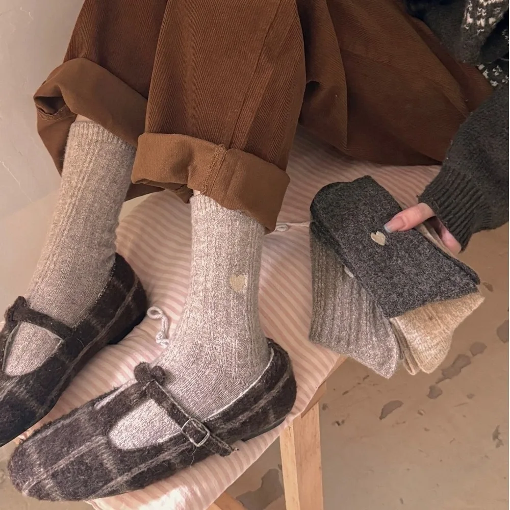 

Comfortable Thickened Women's Socks Middle Tube Solid Color Winter Socks Embroidered Heart Mid-Calf Socks Autumn