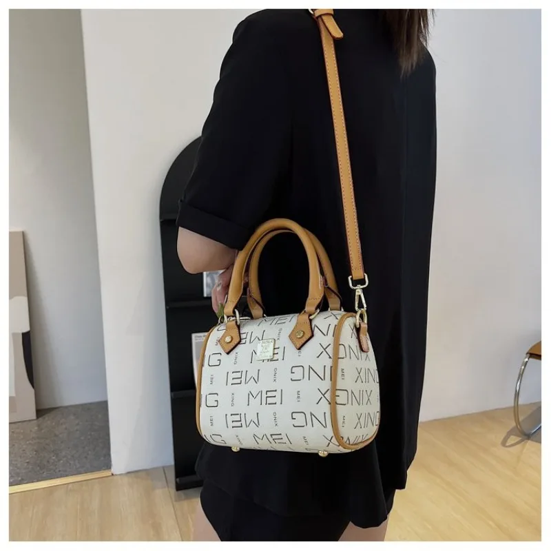 

Bold Color Blocked Women Bag Vibrant Underarm Shoulder Bag For Making A Confident And Stylish Impact