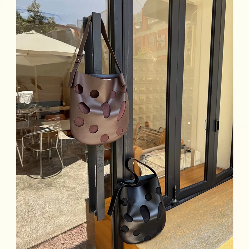 

Trendy Large Capacity Leather Hollow Out Tote Bag Crossbody Shoulder Women's Bag Luxury Quality Soft Bucket Bag Shape