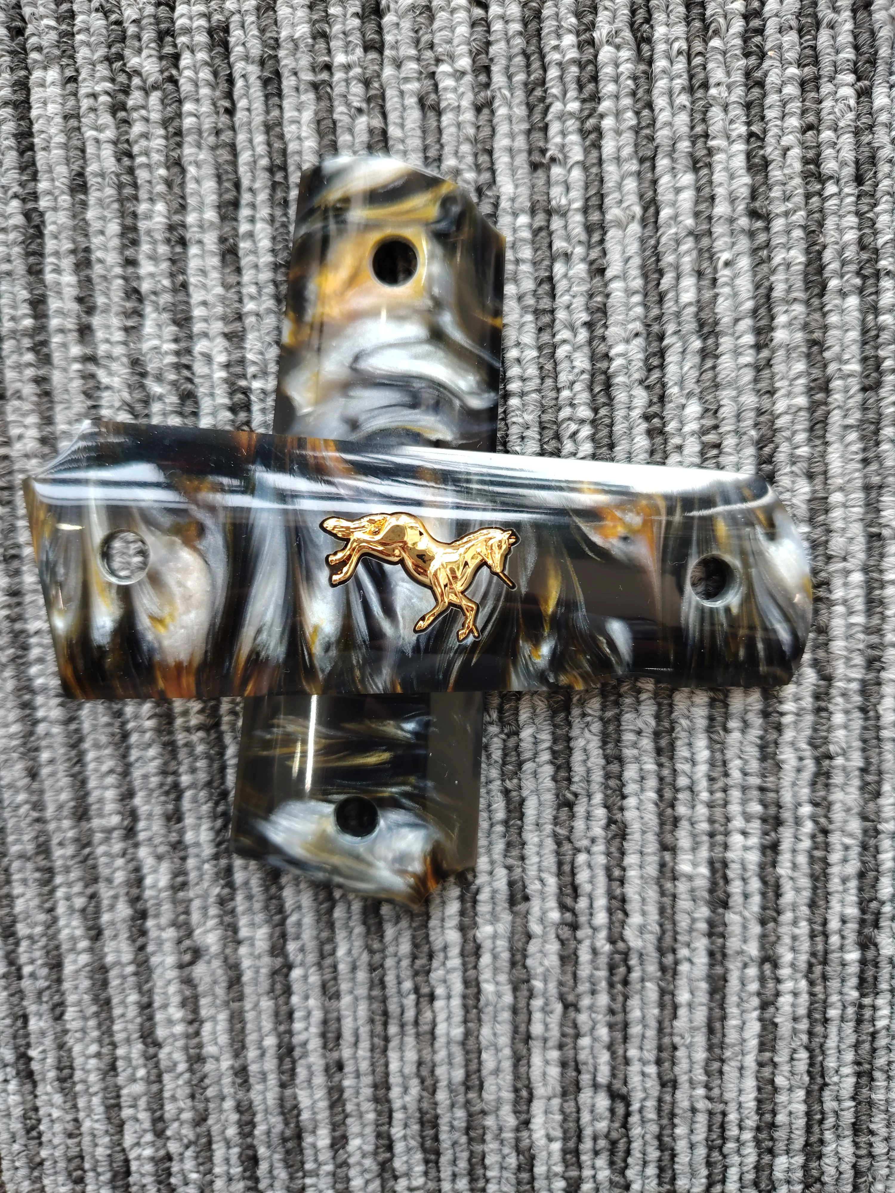 1911 그립스 풀 사이즈, 골드 브라운 펄과 골드 호스, 콜트, 킴버, 스프링필드, 레밍턴, 락 아일랜드, 군용 커맨더에 적합