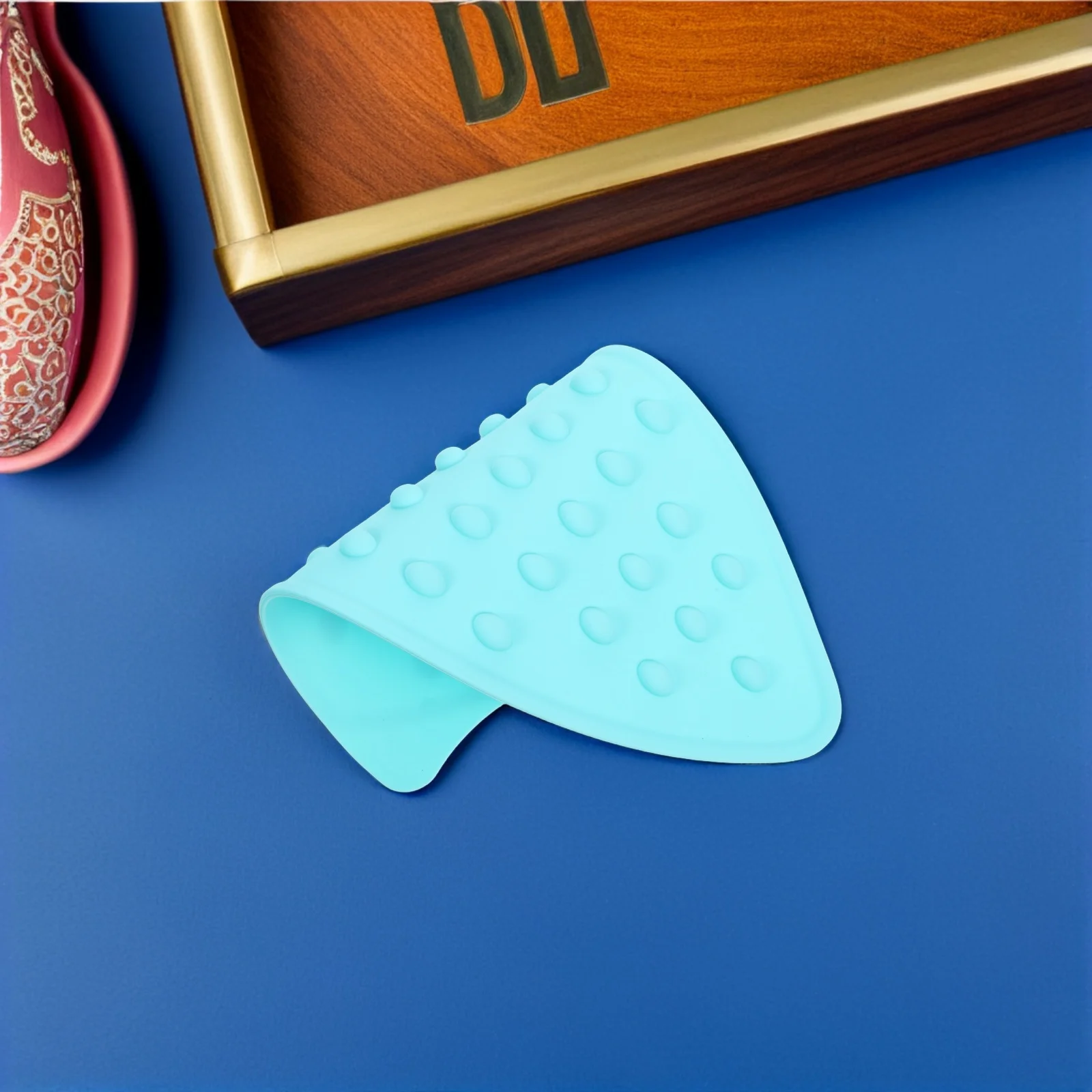 

Silicone Ironing Mat Heat Resistant Thick Iron Rest Pad Hanging Hole Portable Iron Holder for Steam Electric Irons Quilting